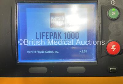 Physio Control Lifepak 1000 Defibrillator Software Version V2.51 with 1 x Medtronic Lifepak 1000 Battery Pack (Powers Up) *SN 40095646* - 2