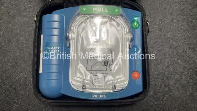 Philips Heartstart HS1 Defibrillator with 1 x Philips REF M5070A Battery in Carry Case (Powers Up) *SN A18J10089* - 2