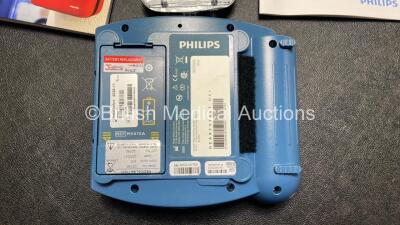 Philips Heartstart HS1 Defibrillator with 1 x Philips REF M5070A Battery in Carry Case (Powers Up) *SN A20J02763* - 2