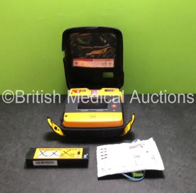 Medtronic Physio Control Lifepak 1000 Defibrillator *Software Version 2.51* with 2 x Batteries and 1 x Skintact Electrode Pack in Carry Case (Powers Up)