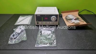 Karl Storz SCB D-Light P 20133720 Light Source Including 1 x SCB Connecting Cable Ref 20090170, 1 x Karl Storz One Pedal Footswitch Ref 20014130 User Manual (Powers Up) *Unused in Excellent Condition*