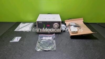 Karl Storz SCB D-Light P 20133720 Light Source Including 1 x SCB Connecting Cable Ref 20090170, 1 x Karl Storz One Pedal Footswitch Ref 20014130 User Manual (Powers Up) *Unused in Excellent Condition*