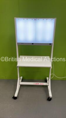 Rad-Tec Lightbox on Stand (Powers Up with Good Bulb)