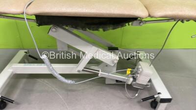 Plinth Co Electric Patient Examination Couch with Controller (Powers Up) *S/N NA* - 4