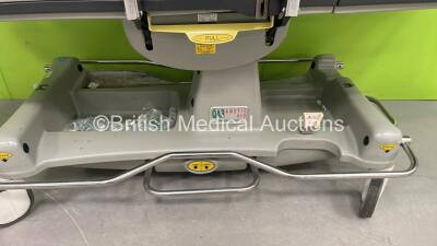 Anetic Aid QA3 Hydraulic Patient Examination Couch with Mattress (Hydraulics Tested Working) *S/N 1010602243* - 2