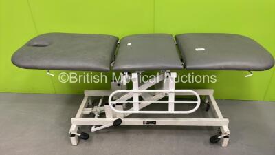 Rothband Hydraulic Patient Couch - 1 x Missing and 1 x Damaged Side Rail (Hydraulics Tested Working)