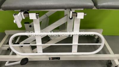 Rothband Hydraulic Patient Couch - 1 x Missing and 1 x Damaged Side Rail (Hydraulics Tested Working) - 2