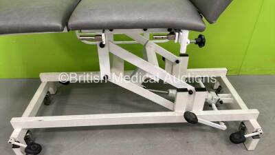 Rothband Hydraulic Patient Couch - 1 x Missing and 1 x Damaged Side Rail (Hydraulics Tested Working) - 5