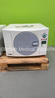 Eschmann Little Sister 225B Vacuum Autoclave (Powers Up)