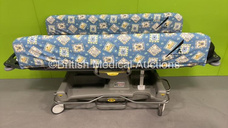 Anetic Aid QA3 Hydraulic Patient Trolley with Mattress (Hydraulics Tested Working, Some Damaged / Scuffed Casing - See Photo)