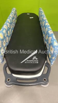 Anetic Aid QA3 Hydraulic Patient Trolley with Mattress (Hydraulics Tested Working, Some Damaged / Scuffed Casing - See Photo) - 3