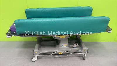 Anetic Aid QA3 Hydraulic Patient Trolley with Mattress (Hydraulics Tested Working)