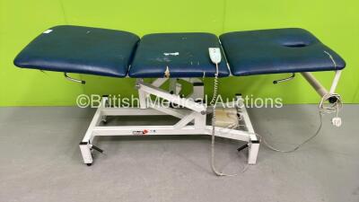 Medi Plinth Electric Patient Couch with Controller (Powers Up with Some Damage to Cushions - See Photos)