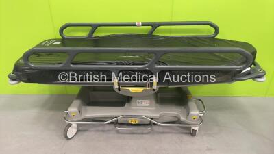 Anetic Aid QA3 Hydraulic Patient Examination Couch with Mattress - Damaged, See Photos (Hydraulics Tested Working)