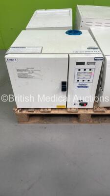 Burtons Vetclave 2545-V S3A Series 3 Automatic Autoclave (Powers Up)