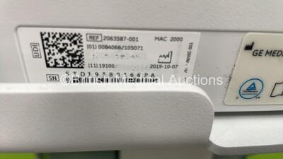 GE MAC 2000 ECG Machine *Mfd 2019* on Stand with ECG Lead (Powers Up) *STD19380166PA* - 4