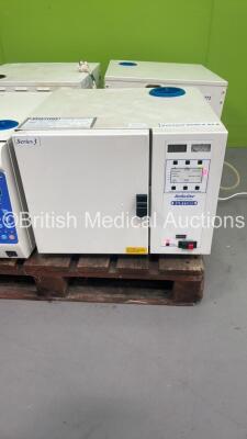 Burtons Vetclave 2545-V S3A Series 3 Automatic Autoclave (Powers Up)