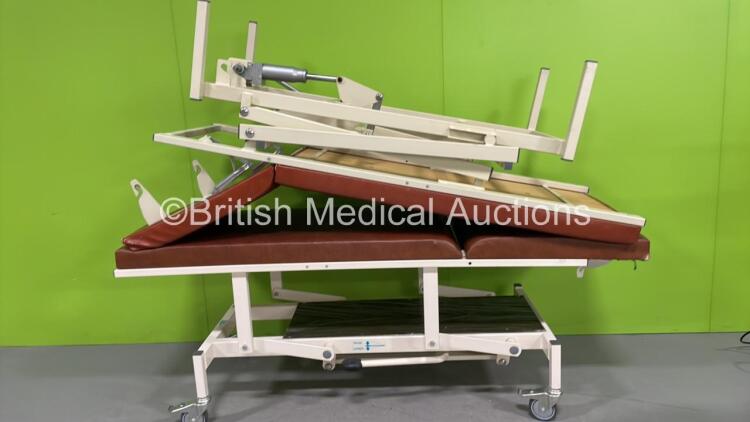 1 x Sidhil Hydraulic Patient Couch (Hydraulics Tested Working) and 1 x Hydraulic Patient Couch on Legs (See Photos for Damage)