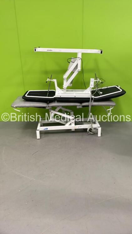 1 x Medi Plinth Electric Patient Examination Couch with Controller (Powers Up - Brake Mech Faulty) and 1 x Ecopostural Patient Examination Couch (Unable to Power Test Due to No Controller)