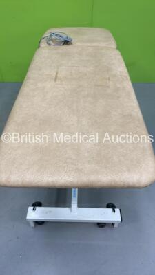 Plinth 2000 Electric Patient Examination Couch with Controller (Powers Up) - 2