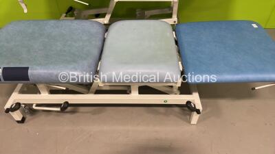 2 x Huntleigh Hydraulic Patient Examination Couches (Hydraulics Tested Working - Rips to Cushions) - 2