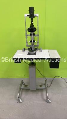 Haag Streit Bern SL 900 Slit Lamp with Binoculars, 2 x 10 x Eyepieces on Hydraulic Table (Powers Up with Good Bulb)