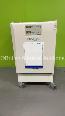 Thermo Scientific HeraCell 150 CO2 Incubator (Powers Up)