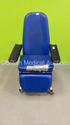 Midmark 70132 Patient Chair (Damaged) *S/N 1406105863*