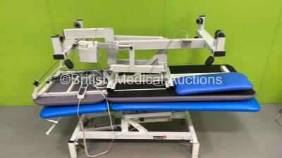 1 x Plinth 2000 Electric Patient Examination Couch with Controller (Powers Up) and 1 x Medi-Plinth Hydraulic Patient Examination Couch (Hydraulics Tested Working) *S/N 502EGY29121868A*