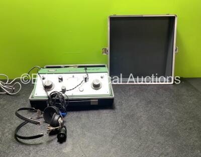 Kamplex AD17 Diagnostic Audiometer with Trigger Switch and Headphones (Powers Up) *SN NA*