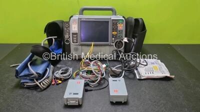 Medtronic Physio Control Lifepak 15 12-Lead Defibrillator / Monitor *Mfd - 2015* Ref 99577-001388, P/N V15-5-00001 with Pacer, CO2, SPO2, NIBP, ECG, Auxiliary Power and Printer Options, 1 x 6 Lead ECG Lead, 1 x 4 Lead ECG Lead, 2 x NIBP Hose and Cuff, 1 x