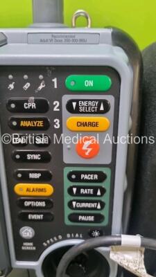 Medtronic Physio Control Lifepak 15 12-Lead Defibrillator / Monitor *Mfd - 2015* Ref 99577-001388, P/N V15-5-00001 with Pacer, CO2, SPO2, NIBP, ECG, Auxiliary Power and Printer Options, 1 x 6 Lead ECG Lead, 1 x 4 Lead ECG Lead, 2 x NIBP Hose and Cuff, 1 x - 3