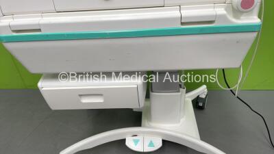 Atom Incu i Infant Incubator with Mattress (Powers Up) - 3