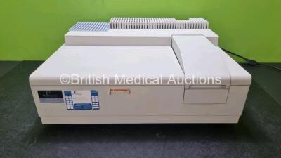 Perkin Elmer Lambda 35 UV/VIS Spectrophotometer (Powers Up) *SN 101N3012306*