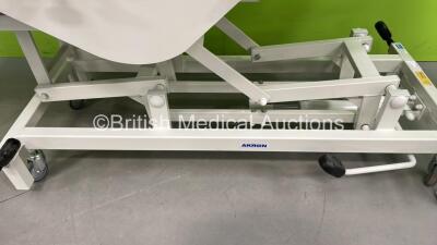 Huntleigh Akron Hydraulic Patient Examination Couch with Controller (Hydraulics Tested Not Fully Functional) *S/N P444155*