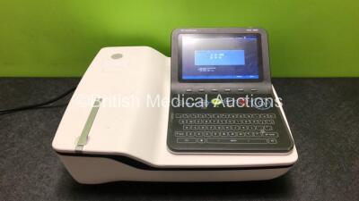 GE Healthcare Mac 2000 ECG Machine *Mfd 2014* (Powers Up with Damage to Casing - See Photos) *SN SJQ14341382PA*