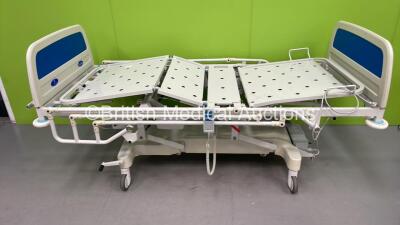 Huntleigh Contoura Electric Bed with Controller (Powers Up with Leg Raise Section Faulty) *SN 499158*