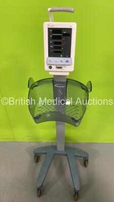 Datascope Duo Patient Monitor on Stand (Powers Up) *MD09610-A0*