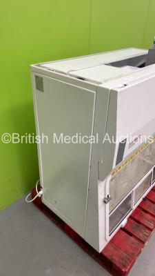 MAT BioMat-2 Class II Microbiological Safety Cabinet (Powers Up) *S/N 305669306* - 4