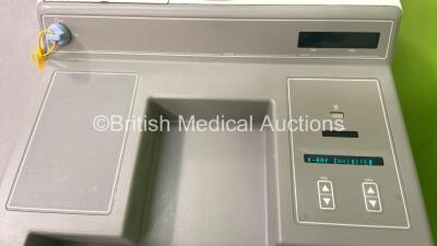 GE AMX 4 Plus - IEC Mobile X-Ray System Model 2275938 (Powers Up with Key - Key Included) *S/N 971170WK6* **Mfd 03/2002* - 2