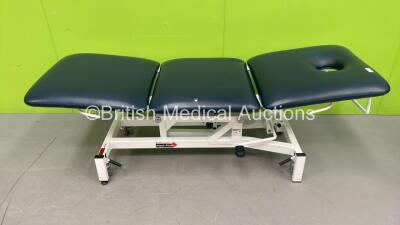 Medi-Plinth Hydraulic Patient Examination Couch (Hydraulics Tested Working - Rip to Cushion - See Pictures) *S/N 5810113*