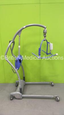 Arjo Maxi Twin Electric Patient Hoist with Controller (Unable to Power Test Due to No Battery)