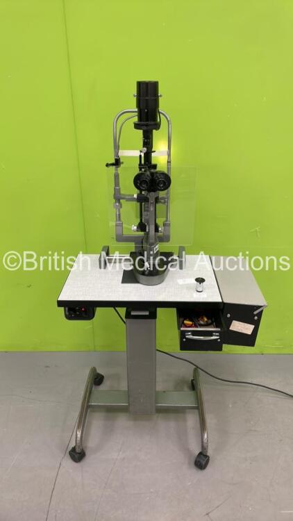 Haag Streit Bern SL900 Slit Lamp with Binoculars, 2 x 10x Eyepieces and 1 x 16x Eyepiece on Hydraulic Table (Powers Up with Good Bulb) *S/N 30018032*