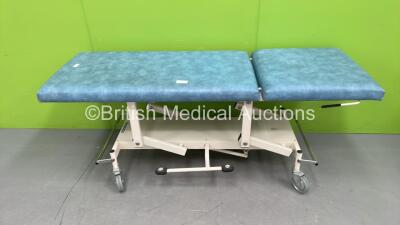 Hoskins Hydraulic Patient Examination Couch (Hydraulics Tested - Headrest will Not Stay Secure - Loose)