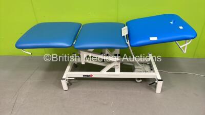 Medi Plinth 3 Way Electric Patient Examination Couch with Controller (Powers Up - Rip to Cushion -See {Pictures)