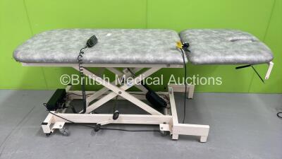 Hoskins Electric Patient Examination Couch with Controller (Powers Up) *LP*