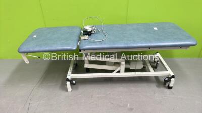 Huntleigh Electric Patient Examination Couch with Controller (Powers Up) *LP*