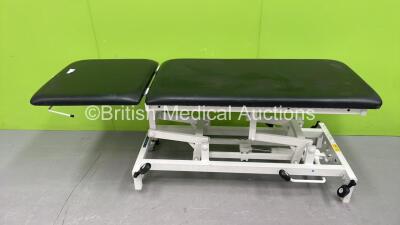 Huntleigh Streamline 225 Hydraulic Patient Examination Couch (Hydraulics Tested Working - Brakes Faulty)