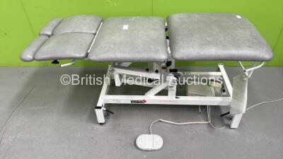 Medi Plinth Electric 3 Way Patient Examination Couch with Controller (Powers Up) *LP*