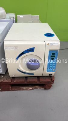 MDS Medical YS-3PV-12L Steam Sterilizer (Powers Up with Blank Display)